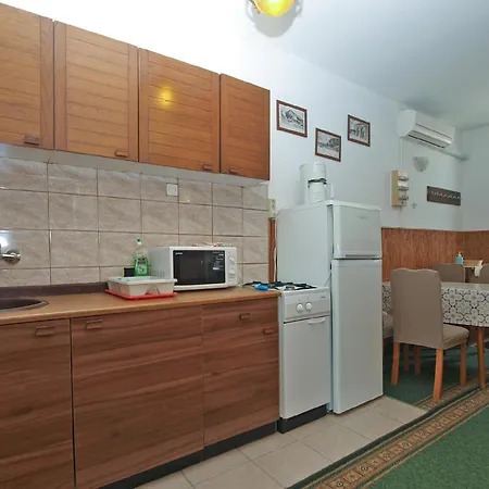 Apartment Fuer 4 Personen Ca 50 Qm In Liznjan, Istrien Suedkueste Von Istrien